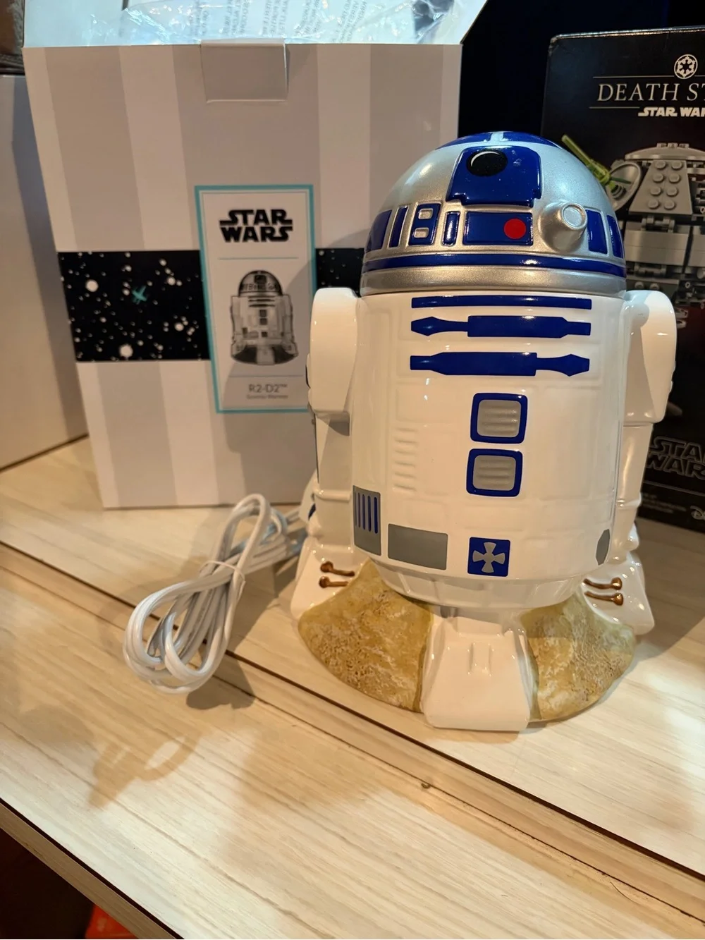 Scentsy Star Wars R2-D2 Warmer White and Blue
